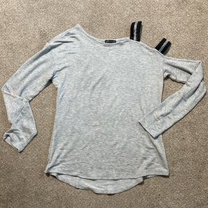 ❄️Venus, women’s top with cut out shoulder.